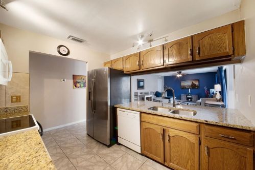 2075 24 Cir, Boynton Beach FL 33426-6578 exterior