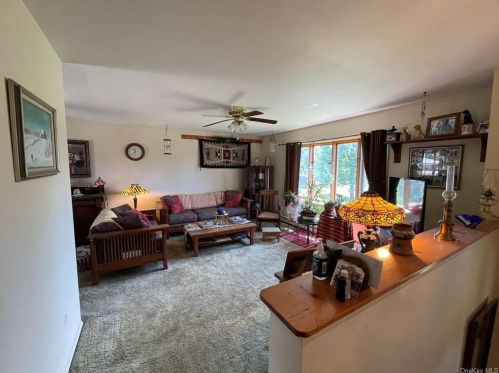 1065 Dolsontown Rd, Middletown NY 10940-4749 exterior