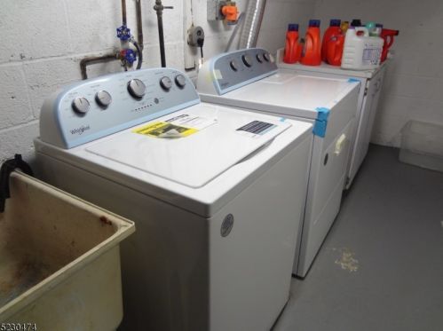 104 Schuyler Dr, Edison NJ  08817-3560 exterior