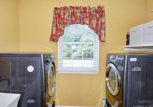 789 Ridgebury Rd, Ridgefield CT 06877-1407 exterior