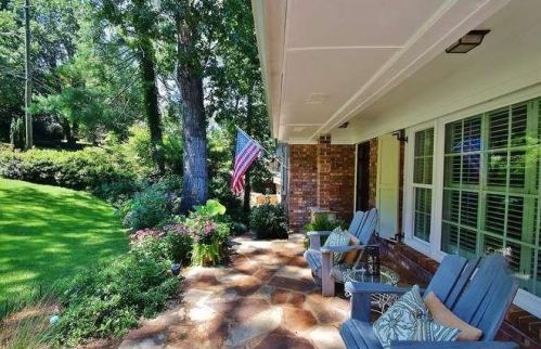 864 Chattahoochee Dr, Gainesville GA 30501-2303 exterior