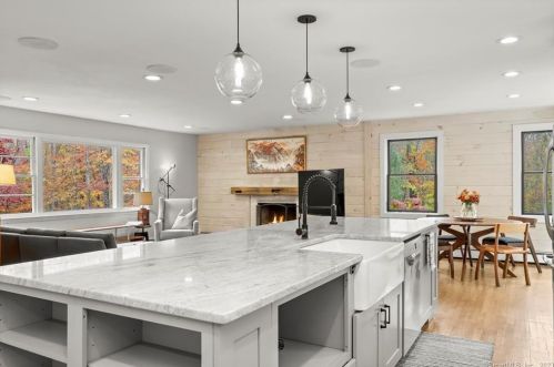 72 Regan Rd, Ridgefield CT  06877-1424 exterior