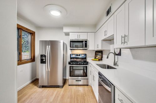 6878 Lehigh Ave, Chicago IL  60646-1406 exterior