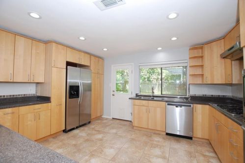 11608 Big Trail Cir, Austin TX  78759 exterior