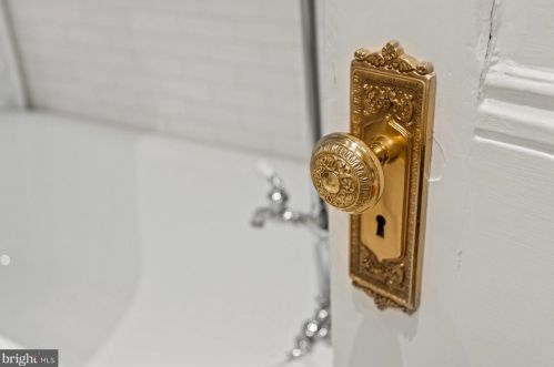 2010 Hillyer Pl, Washington DC 20009-1006 exterior