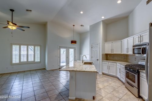 3295 Bear Spring Trl, Tucson AZ  85745-4162 exterior