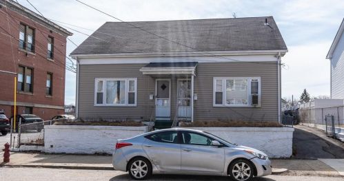 134 High St, Woonsocket, RI 02895-4309