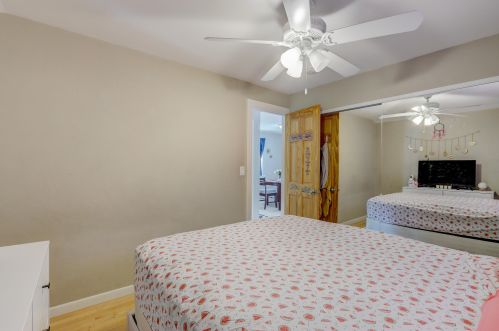 2015 94, Milwaukee WI 53227-1403 exterior