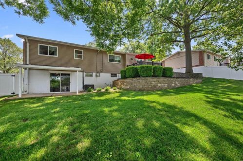 995 Sandstone Dr, Saint Louis MO 63146-5033 exterior