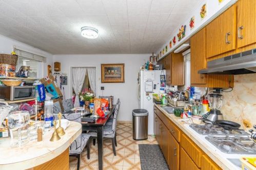 528 St, Union City NJ 07087-3856 exterior