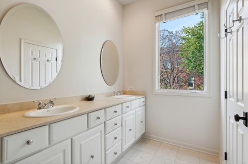 2759 Bosworth Ave, Chicago IL 60642-2341 exterior