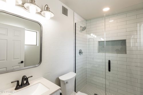 2571 Captain Dreyfus Ave, Phoenix AZ  85032-5914 exterior