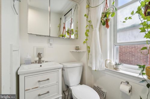 652 Johnson St, Philadelphia PA 19138-1039 exterior