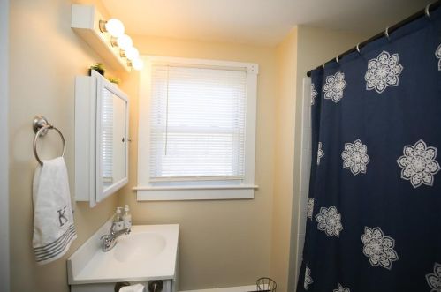 76 Kay Blvd, Middletown RI 02840-2318 exterior