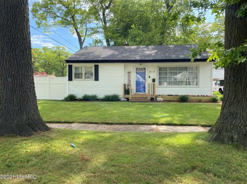 2470 Glenside Blvd, Meskegon, MI 49441-3271