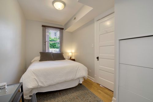 3519 Ravenswood Ave, Chicago IL 60640-4409 exterior