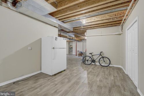 5 Cobblestone Ct, Columbus NJ 08022-1969 exterior