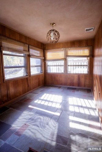 214 8 St, Fairview NJ 07022-1306 exterior