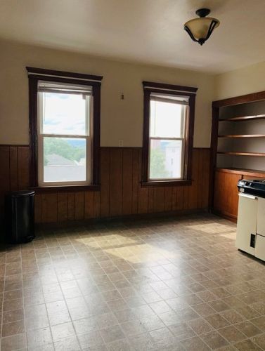 62 Elliot St, Worcester MA 01605-2955 exterior