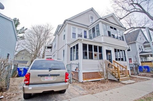 104 Cambridge St, Springfield MA  01109-3006 exterior