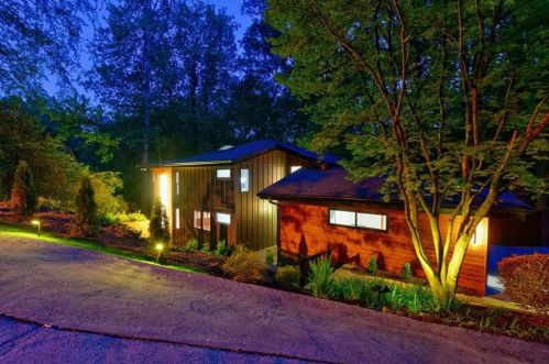 620 Colebrook Ct, Atlanta GA  30327-4710 exterior