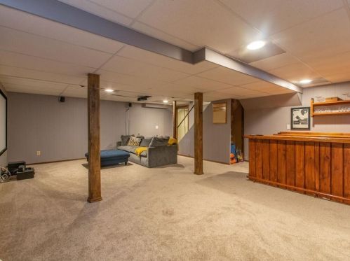 19 Quinnehtuk Rd, Springfield MA 01106-2911 exterior