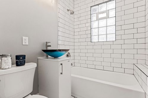 4305 Farwell Ave, Milwaukee WI  53211-1758 exterior