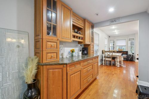 19 Richmond Rd, Edison NJ  08817-4037 exterior