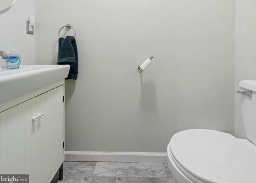 205 Carpenter St, Philadelphia PA 19146-2516 exterior