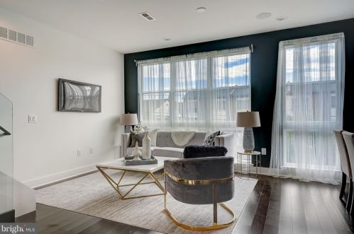 654 13 St, Philadelphia PA 19123-2427 exterior