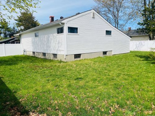 32 Elm St, Central Islip NY  11722-4145 exterior