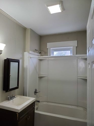 70 Westford Cir, Springfield MA  01109-3232 exterior