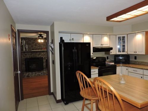 30 Jones Rd, Sutton MA 01590-2705 exterior