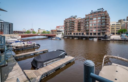 130 Water St, Milwaukee WI  53202-6018 exterior