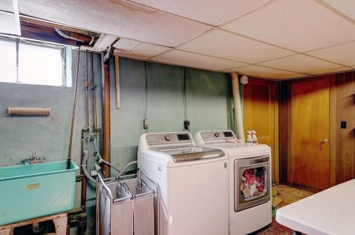 381 Dunlap St, Woonsocket RI 02895-3614 exterior