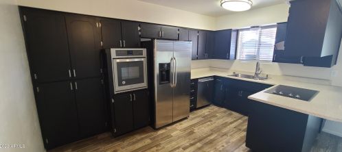 813 Cheryl Dr, Phoenix AZ 85028-4412 exterior