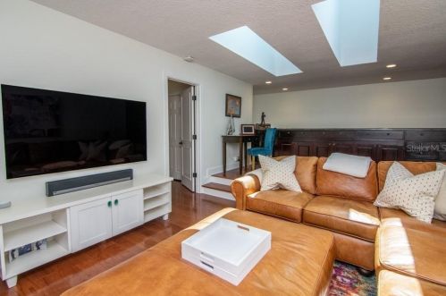 4949 Bayshore Blvd, Tampa FL 33611-3851 exterior