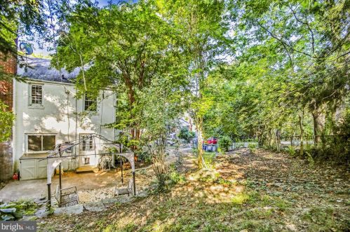 5823 Monticello Rd, Alexandria VA 22303-1302 exterior