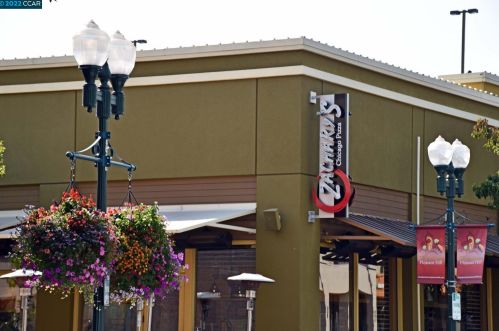 933 Santa Lucia Dr, Concord CA 94523-2366 exterior