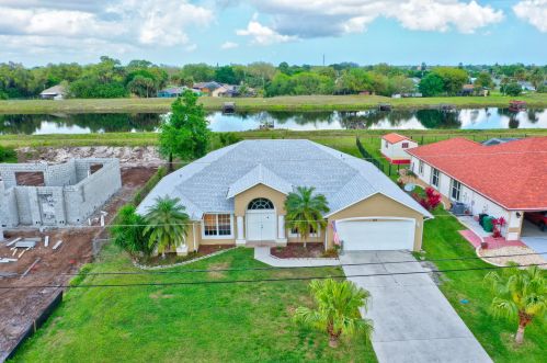 174 Dalton Cir, Fort Pierce FL 34953-5847 exterior