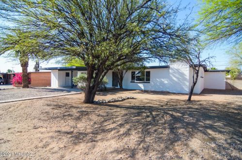 7049 Calle Canis, Tucson AZ  85710-5422 exterior