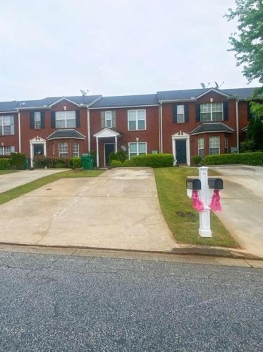 5553 Strathmoor Manor Cir, Lithonia GA  30058-2623 exterior