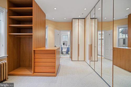 2010 Hillyer Pl, Washington DC 20009-1006 exterior