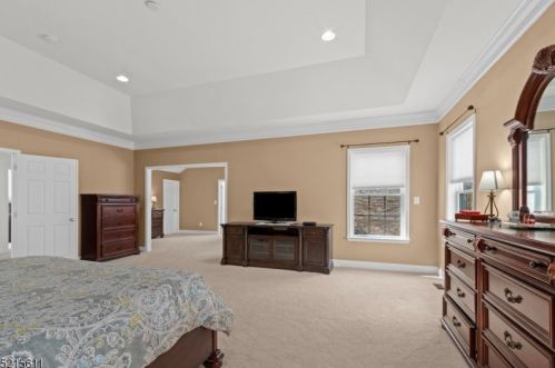 8 Sovereign Dr, Roxbury Township NJ  07836-0230 exterior