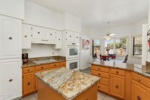 831 Camino Corrida, Tucson AZ 85704-7651 exterior