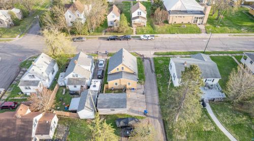 609 2nd St, Duluth MN 55805-2011 exterior