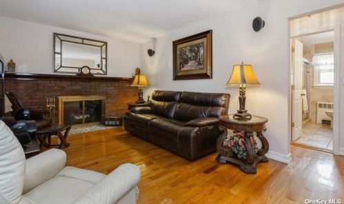 14 Lydia St, Valley Stream NY 11580-2714 exterior