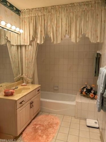 4724 Oak Leaf Dr, Naples FL 34119-8575 exterior