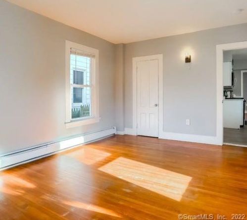 271 Gln St, New Britain CT 06051-2572 exterior