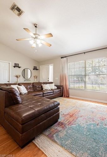 999 Grv Dr, Naples FL 34120-1424 exterior